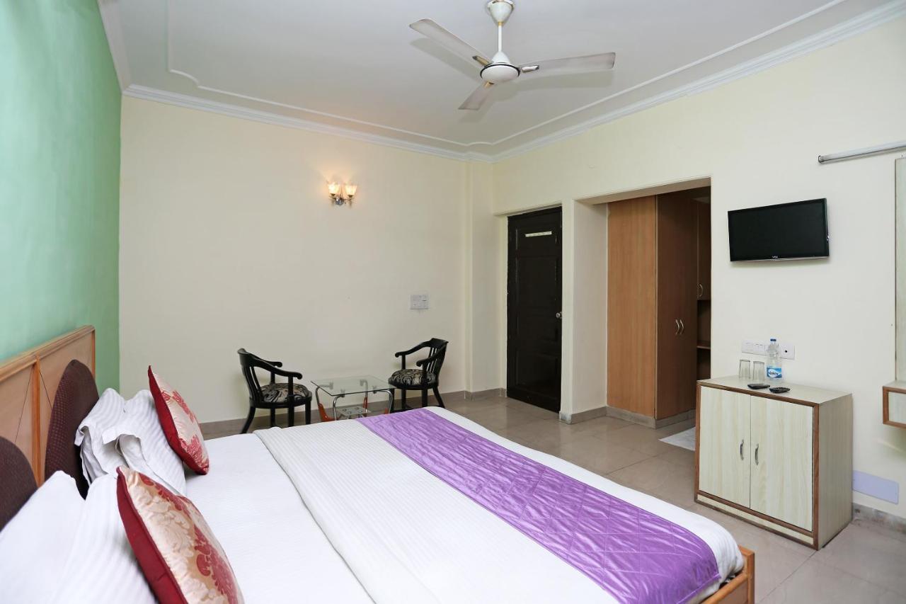 Oyo Near Mg Road Near Aravali Biodiversity Park 구르가온 외부 사진